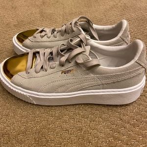 Puma Gold Captoe Sneakers Size 7